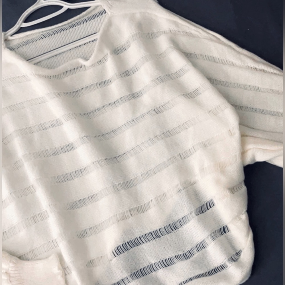 White sleek sweater- NEW/SHEIN Size small